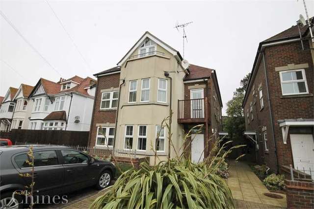  Image of 2 bedroom Apartment to rent in Church Road Southbourne Bournemouth BH6 at Church Road Southbourne Wick, BH6 4AT