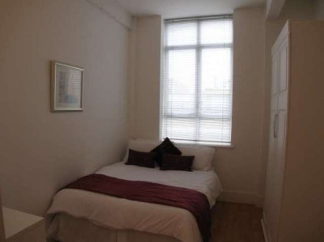  Image of 2 bedroom Flat to rent in Dingley Road London EC1V at London Goswell Road, EC1V 8BW