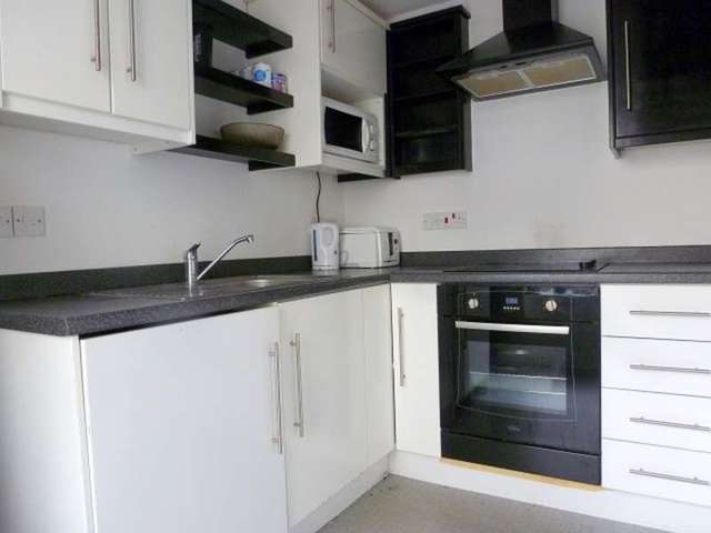  Image of 5 bedroom End of Terrace for sale in Clarence Place Stonehouse Plymouth PL1 at Stonehouse Plymouth Devon, PL1 3JN