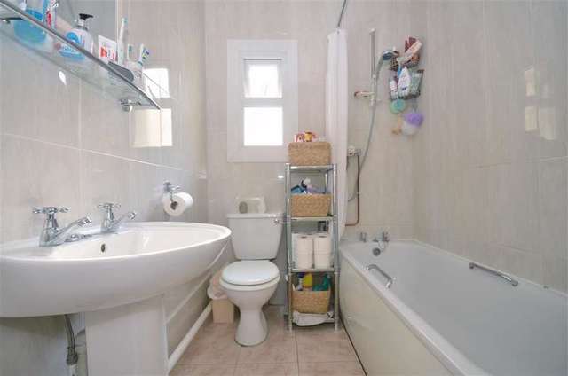  Image of 2 bedroom Apartment for sale in Clarendon Road Southsea PO4 at Southsea Hampshire Southsea, PO4 0SF