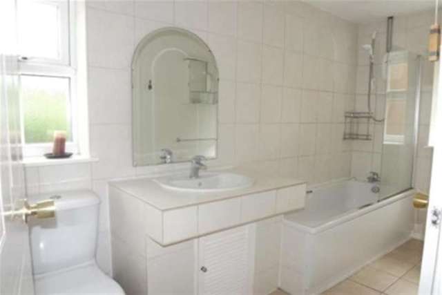  Image of 3 bedroom Detached house to rent in Cloverlands West Bridgford Nottingham NG2 at Nottingham, NG2 7TF