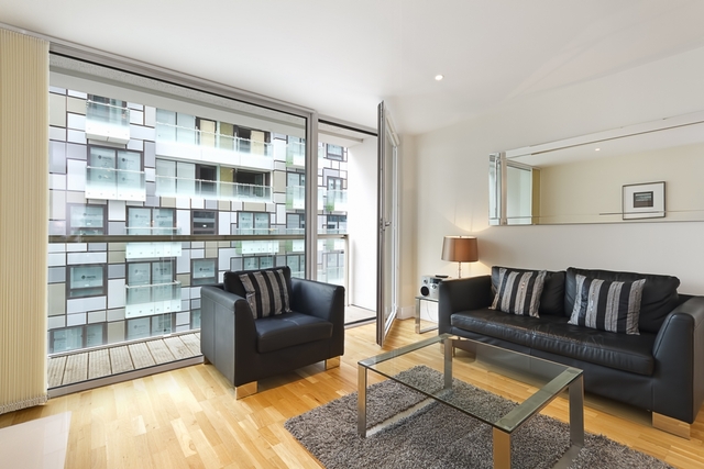  Image of 1 bedroom Apartment to rent in Millharbour London E14 at Millharbour  London, E14 9JT
