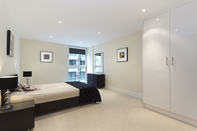  Image of 1 bedroom Apartment to rent in Millharbour London E14 at Millharbour  London, E14 9JT
