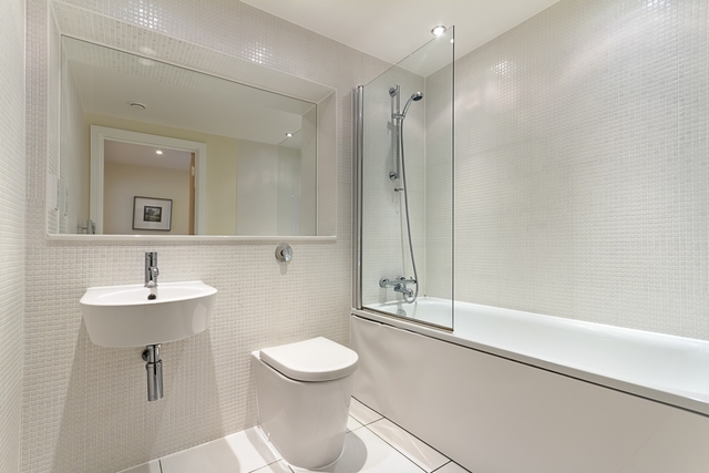  Image of 1 bedroom Apartment to rent in Millharbour London E14 at Millharbour  London, E14 9JT