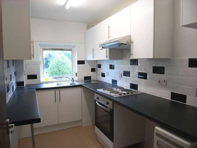  Image of 2 bedroom Flat to rent in Cobden Avenue Southampton SO18 at Cobden Avenue Bitterne Park Southampton, SO18 1DZ