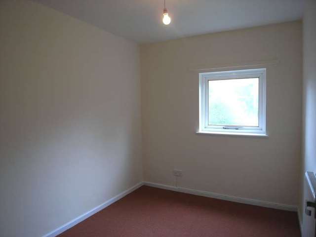  Image of 2 bedroom Flat to rent in Cobden Avenue Southampton SO18 at Cobden Avenue Bitterne Park Southampton, SO18 1DZ