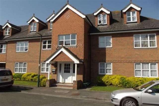  Image of 2 bedroom Flat to rent in Riverview Gardens Cobham KT11 at Cobham, KT11 1HL