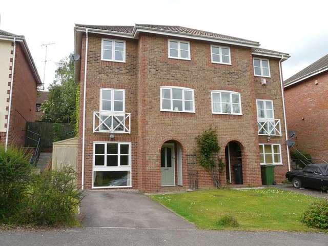  Image of 4 bedroom Semi-Detached house to rent in Coltsfoot Close Burghfield Common Reading RG7 at Burghfield Common  Reading, RG7 3JT