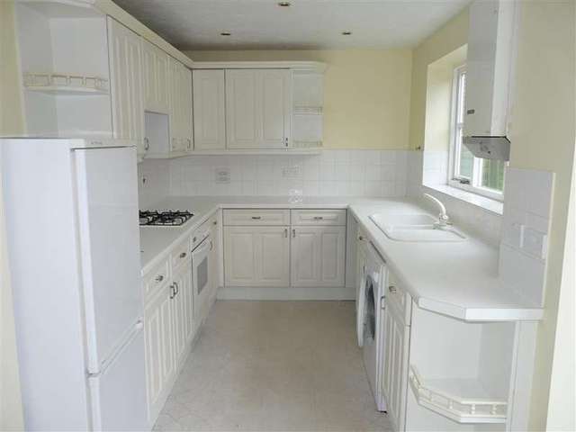  Image of 4 bedroom Semi-Detached house to rent in Coltsfoot Close Burghfield Common Reading RG7 at Burghfield Common  Reading, RG7 3JT