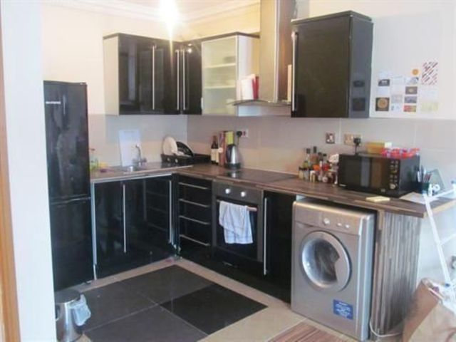  Image of 3 bedroom Flat to rent in Commercial Road London E1 at London, E1 1NU