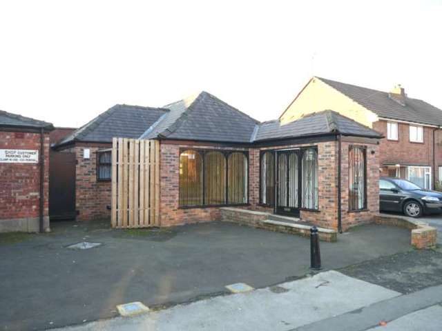  Image of Detached house to rent in Compstall Road Romiley Stockport SK6 at Central Drive  Stockport, SK6 4BT