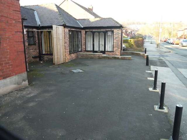  Image of Detached house to rent in Compstall Road Romiley Stockport SK6 at Central Drive  Stockport, SK6 4BT