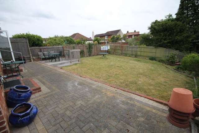 Image of 1 bedroom Bungalow to rent in Coniston Road Bexleyheath DA7 at Coniston Rd  Bexleyheath, DA7 6PX