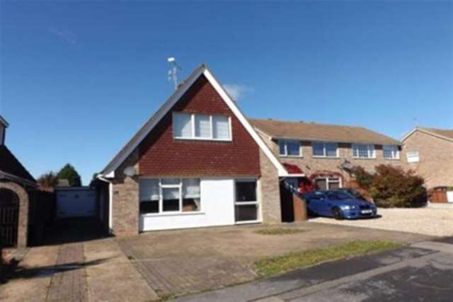  Image of 3 bedroom Detached house to rent in Constable Avenue Clacton-on-Sea CO16 at Clacton-on-Sea, CO16 8XA