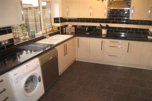  Image of 3 bedroom Detached house to rent in Constable Avenue Clacton-on-Sea CO16 at Clacton-on-Sea, CO16 8XA