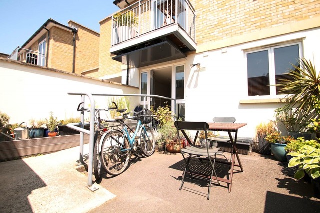  Image of 1 bedroom Flat to rent in Brighton Road Surbiton KT6 at Surbiton, KT6 5NE