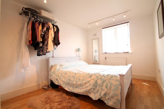  Image of 1 bedroom Flat to rent in Brighton Road Surbiton KT6 at Surbiton, KT6 5NE