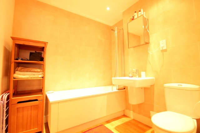  Image of 1 bedroom Flat to rent in Brighton Road Surbiton KT6 at Surbiton, KT6 5NE