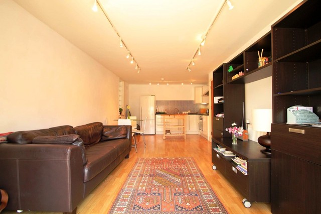  Image of 1 bedroom Flat to rent in Brighton Road Surbiton KT6 at Surbiton, KT6 5NE