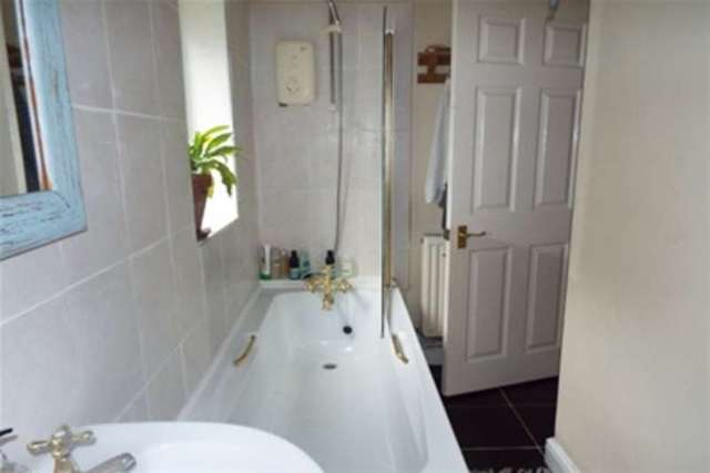  Image of 2 bedroom Flat to rent in Cotham Brow Cotham Bristol BS6 at Bristol, BS6 6AW