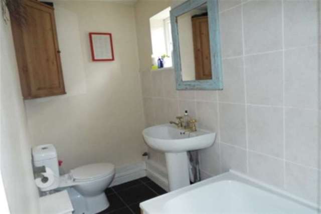  Image of 2 bedroom Flat to rent in Cotham Brow Cotham Bristol BS6 at Bristol, BS6 6AW