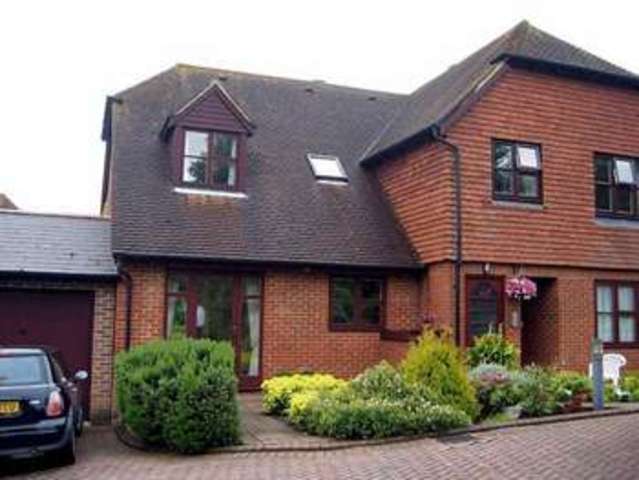  Image of 2 bedroom Retirement Property for sale in Courtyard Gardens Wrotham Sevenoaks TN15 at Court Meadow  Wrotham, TN15 7DS