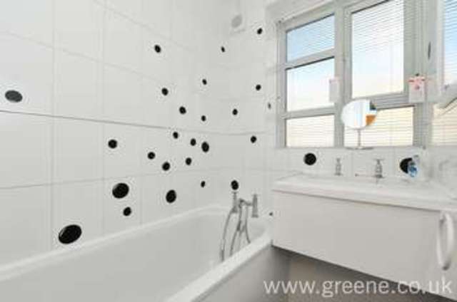  Image of 4 bedroom Flat to rent in Cranston Estate London N1 at Old Street  Hoxton, N1 6TD