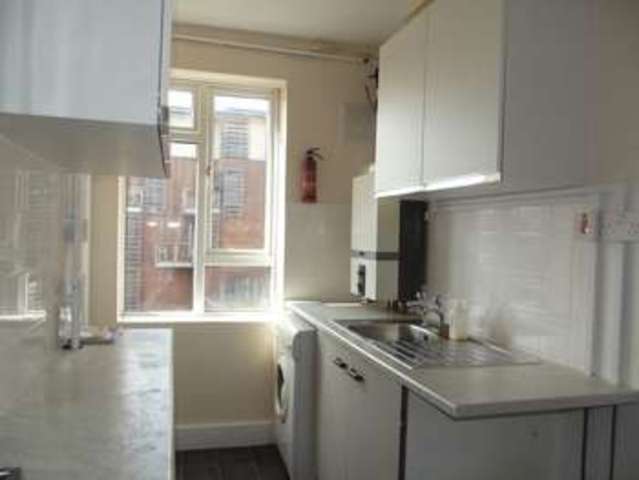  Image of 2 bedroom Flat to rent in Crendon Street High Wycombe HP13 at 31a Crendon Street  High Wycombe, HP13 6LJ