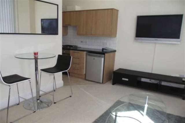  Image of 2 bedroom Property to rent in Croxteth Road Toxteth Liverpool L8 at Liverpool, L8 3SF