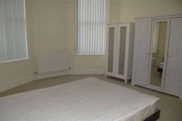  Image of 2 bedroom Property to rent in Croxteth Road Toxteth Liverpool L8 at Liverpool, L8 3SF