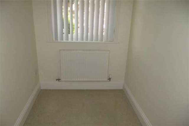  Image of 2 bedroom Property to rent in Croxteth Road Toxteth Liverpool L8 at Liverpool, L8 3SF