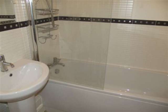  Image of 2 bedroom Property to rent in Croxteth Road Toxteth Liverpool L8 at Liverpool, L8 3SF