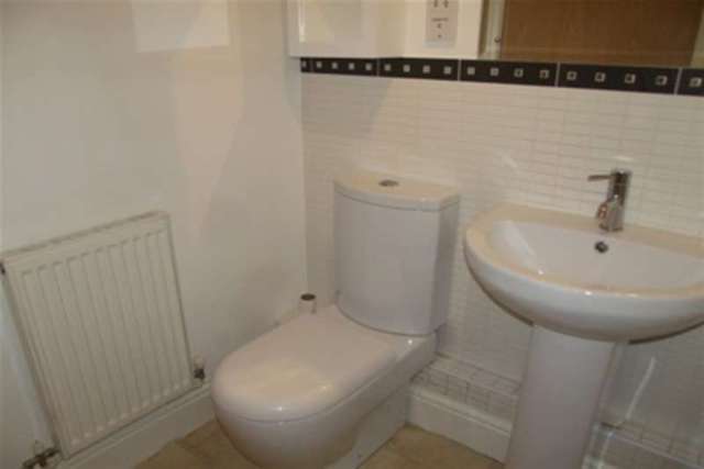 Image of 2 bedroom Property to rent in Croxteth Road Toxteth Liverpool L8 at Liverpool, L8 3SF