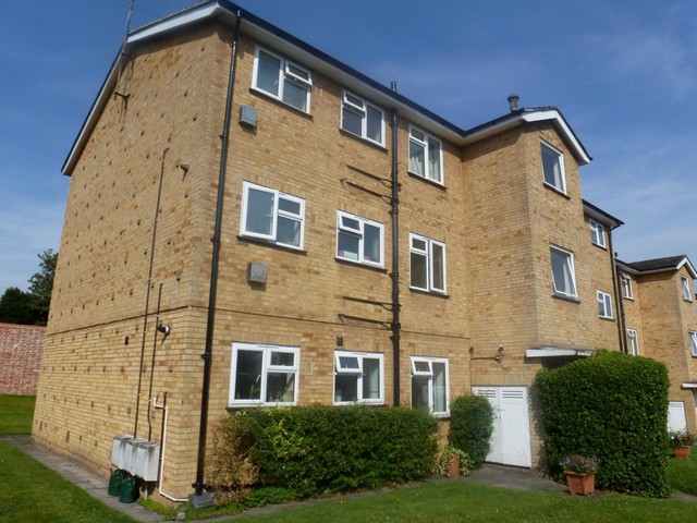  Image of 2 bedroom Flat to rent in West Road Guildford GU1 at West Road  Guildford, GU1 2AS