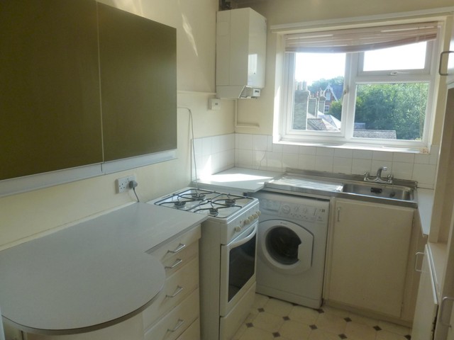  Image of 2 bedroom Flat to rent in West Road Guildford GU1 at West Road  Guildford, GU1 2AS