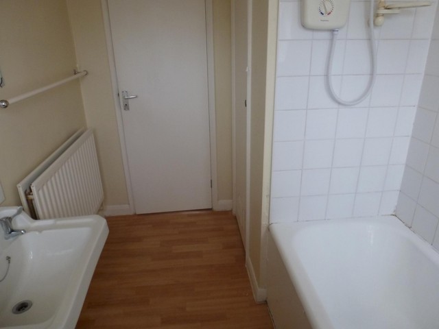  Image of 2 bedroom Flat to rent in West Road Guildford GU1 at West Road  Guildford, GU1 2AS