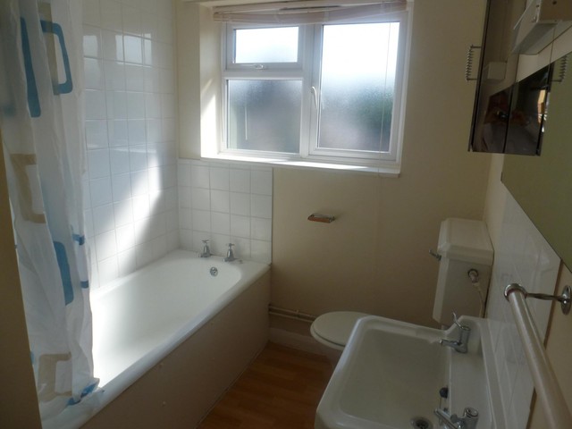  Image of 2 bedroom Flat to rent in West Road Guildford GU1 at West Road  Guildford, GU1 2AS