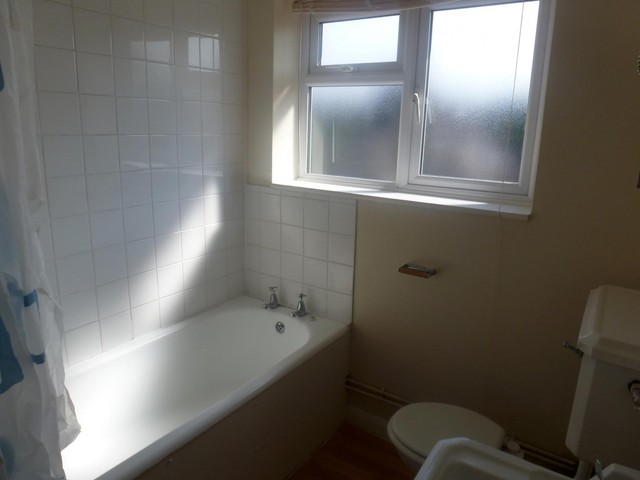  Image of 2 bedroom Flat to rent in West Road Guildford GU1 at West Road  Guildford, GU1 2AS