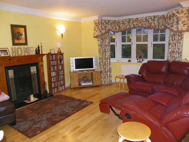  Image of 5 bedroom Detached house to rent in Curlys Way Swallowfield Reading RG7 at Swallowfield  Reading, RG7 1QZ
