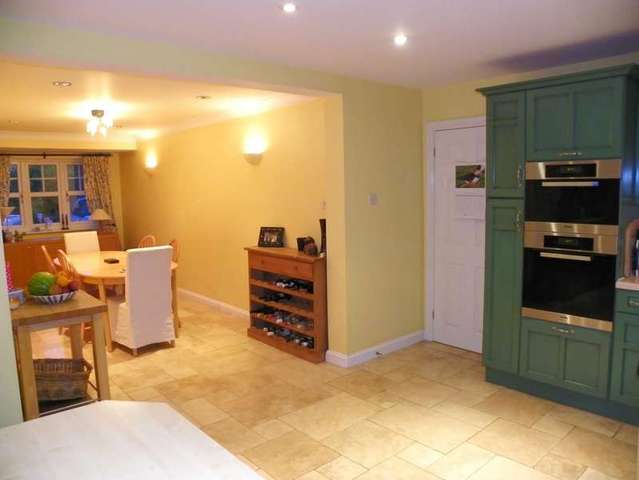  Image of 5 bedroom Detached house to rent in Curlys Way Swallowfield Reading RG7 at Swallowfield  Reading, RG7 1QZ