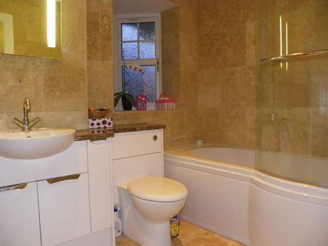  Image of 5 bedroom Detached house to rent in Curlys Way Swallowfield Reading RG7 at Swallowfield  Reading, RG7 1QZ