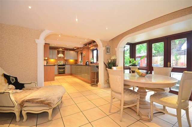  Image of 4 bedroom Detached house for sale in Dalewood Close Hornchurch RM11 at Hornchurch Essex Hornchurch, RM11 3PJ