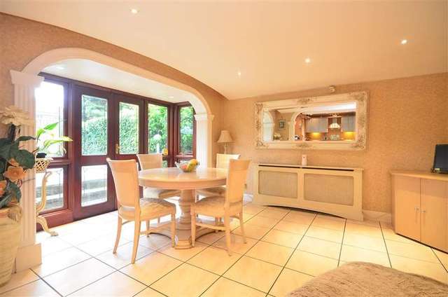  Image of 4 bedroom Detached house for sale in Dalewood Close Hornchurch RM11 at Hornchurch Essex Hornchurch, RM11 3PJ