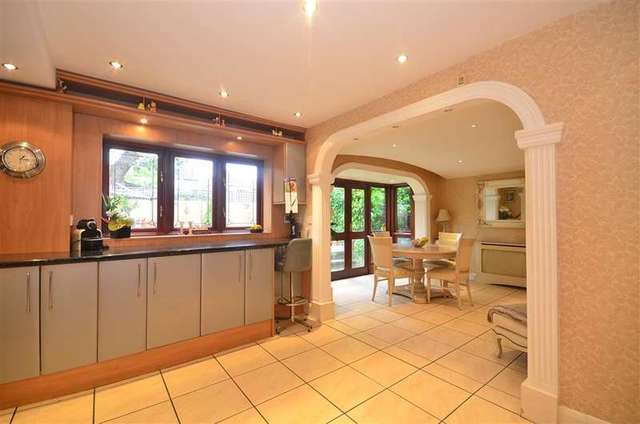  Image of 4 bedroom Detached house for sale in Dalewood Close Hornchurch RM11 at Hornchurch Essex Hornchurch, RM11 3PJ