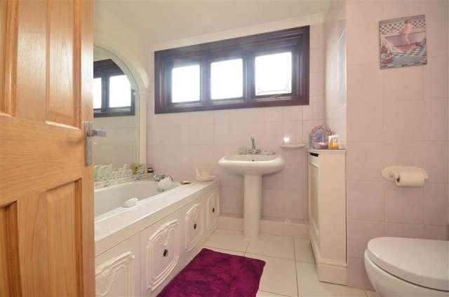  Image of 4 bedroom Detached house for sale in Dalewood Close Hornchurch RM11 at Hornchurch Essex Hornchurch, RM11 3PJ
