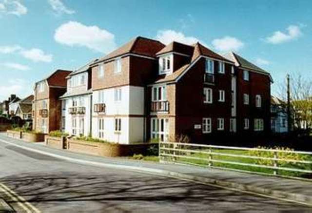 Image of 2 bedroom Retirement Property for sale in Sea Road Milford on Sea Lymington SO41 at Sea Road  Milford on Sea, SO41 0DA