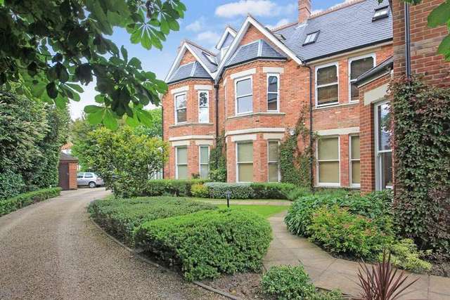  Image of 3 bedroom Flat for sale in Cavendish Road Bournemouth BH1 at 15 Cavendish Road  Bournemouth, BH1 1QX