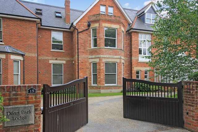  Image of 3 bedroom Flat for sale in Cavendish Road Bournemouth BH1 at 15 Cavendish Road  Bournemouth, BH1 1QX