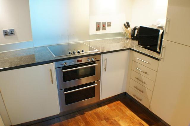  Image of 1 bedroom Flat to rent in South Quay Square London E14 at 3 South Quay Square  London, E14 9RU