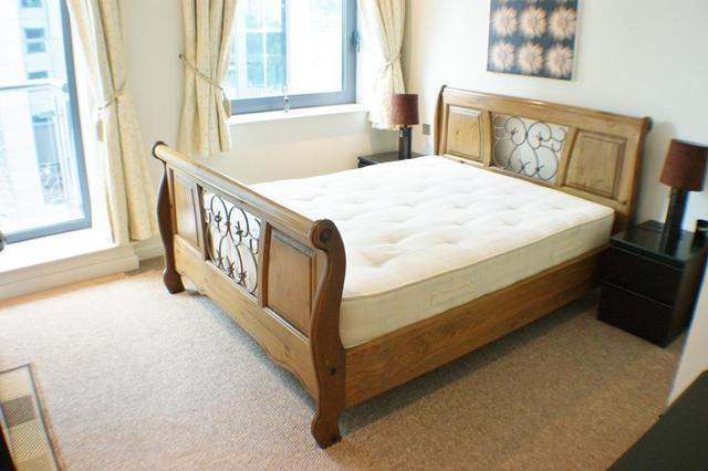  Image of 1 bedroom Flat to rent in South Quay Square London E14 at 3 South Quay Square  London, E14 9RU